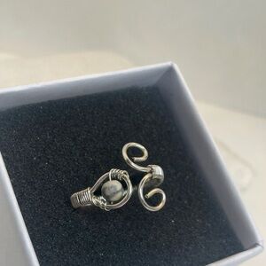 Elegant Silver and Howlite Swirl Ring